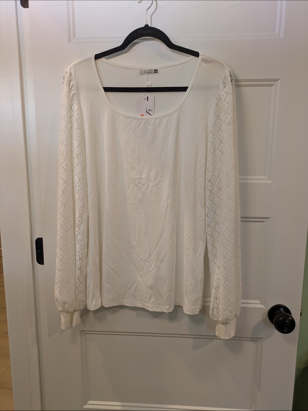 🔴 3/$15  White Long-Sleeve Scoop Neck Top with Lace Sleeves